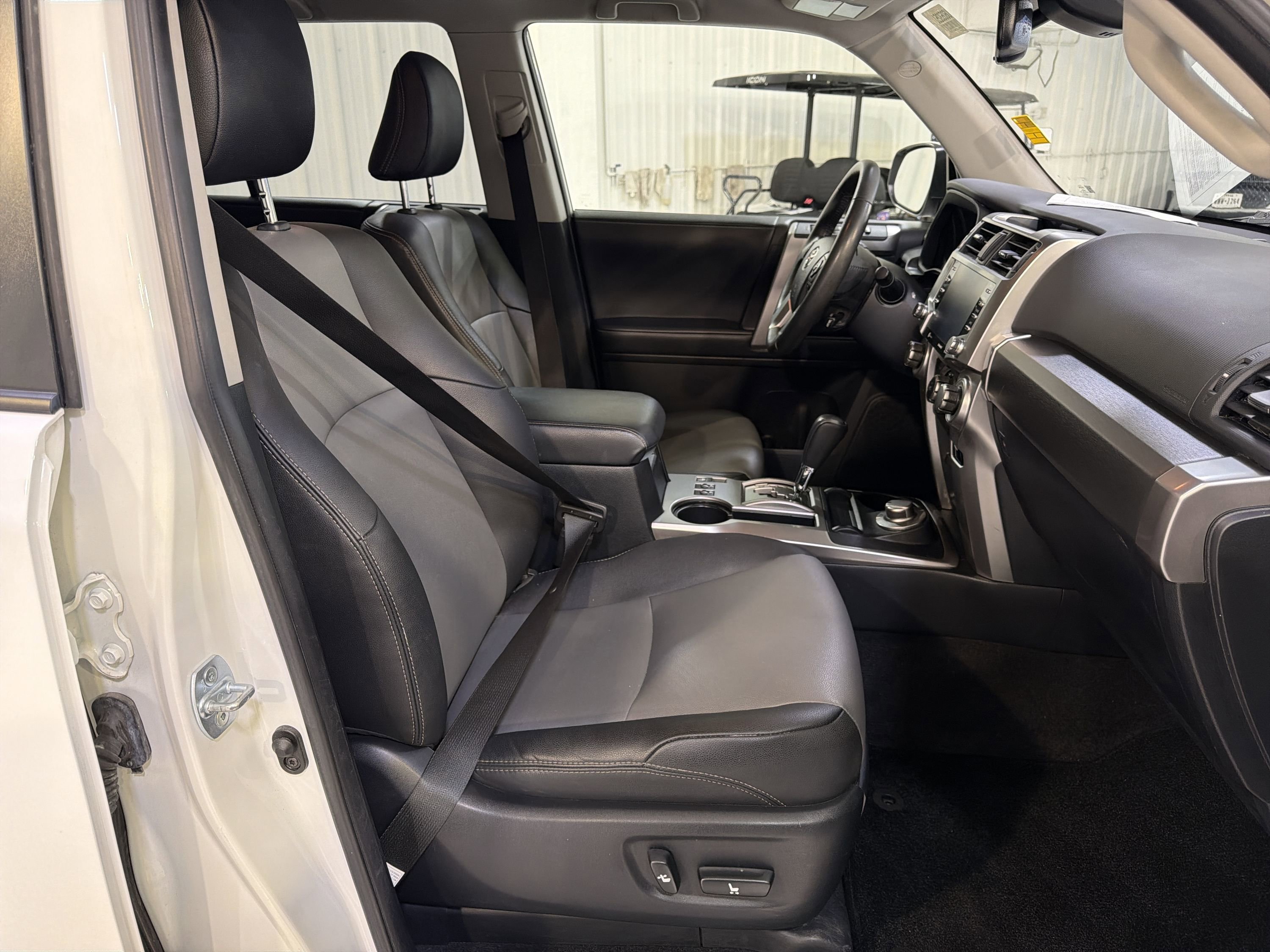 Used 2022 Toyota 4Runner SR5 Premium AWD/4WD image 28