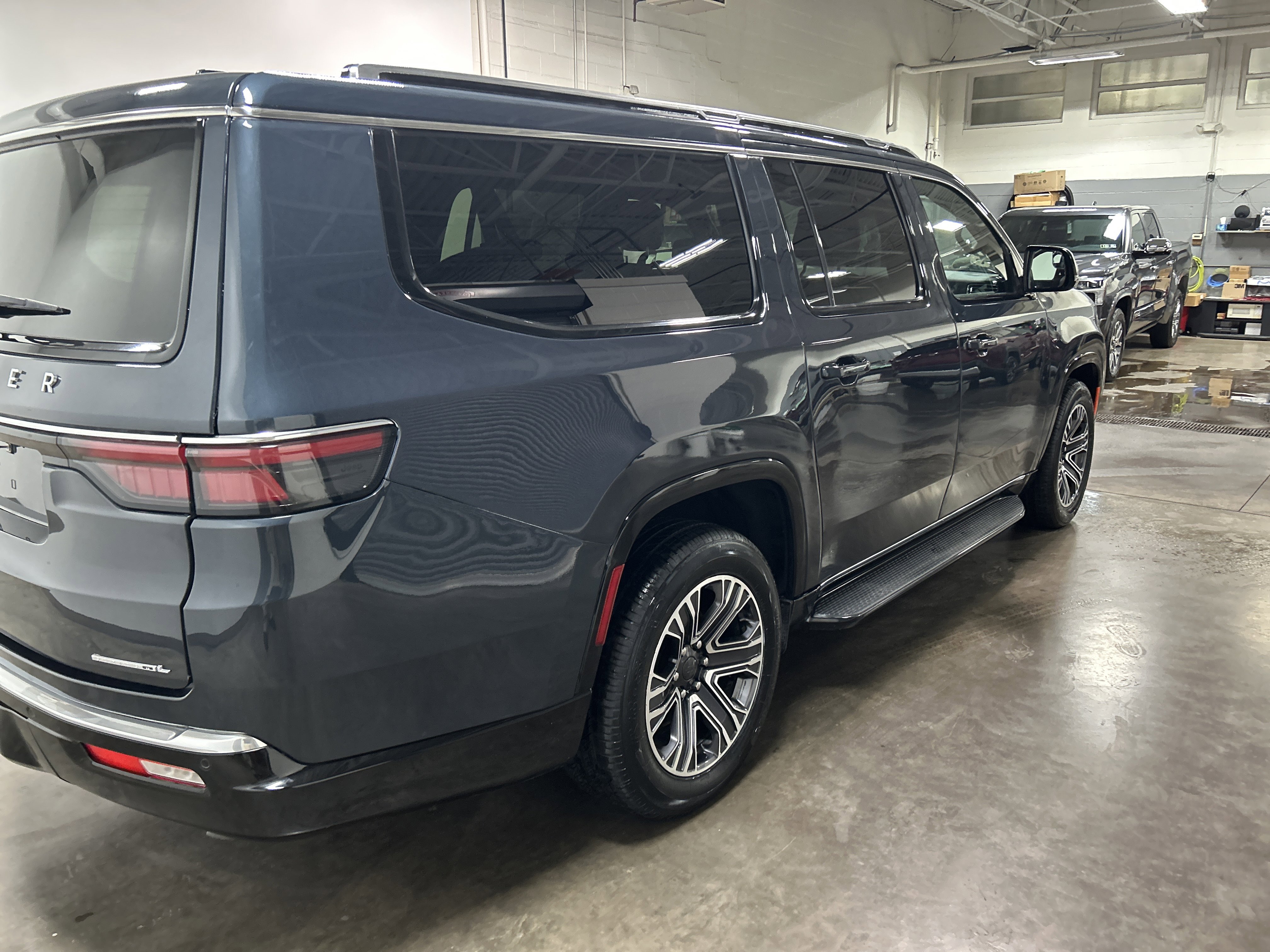 Used 2023 Jeep Wagoneer L Series II video 3