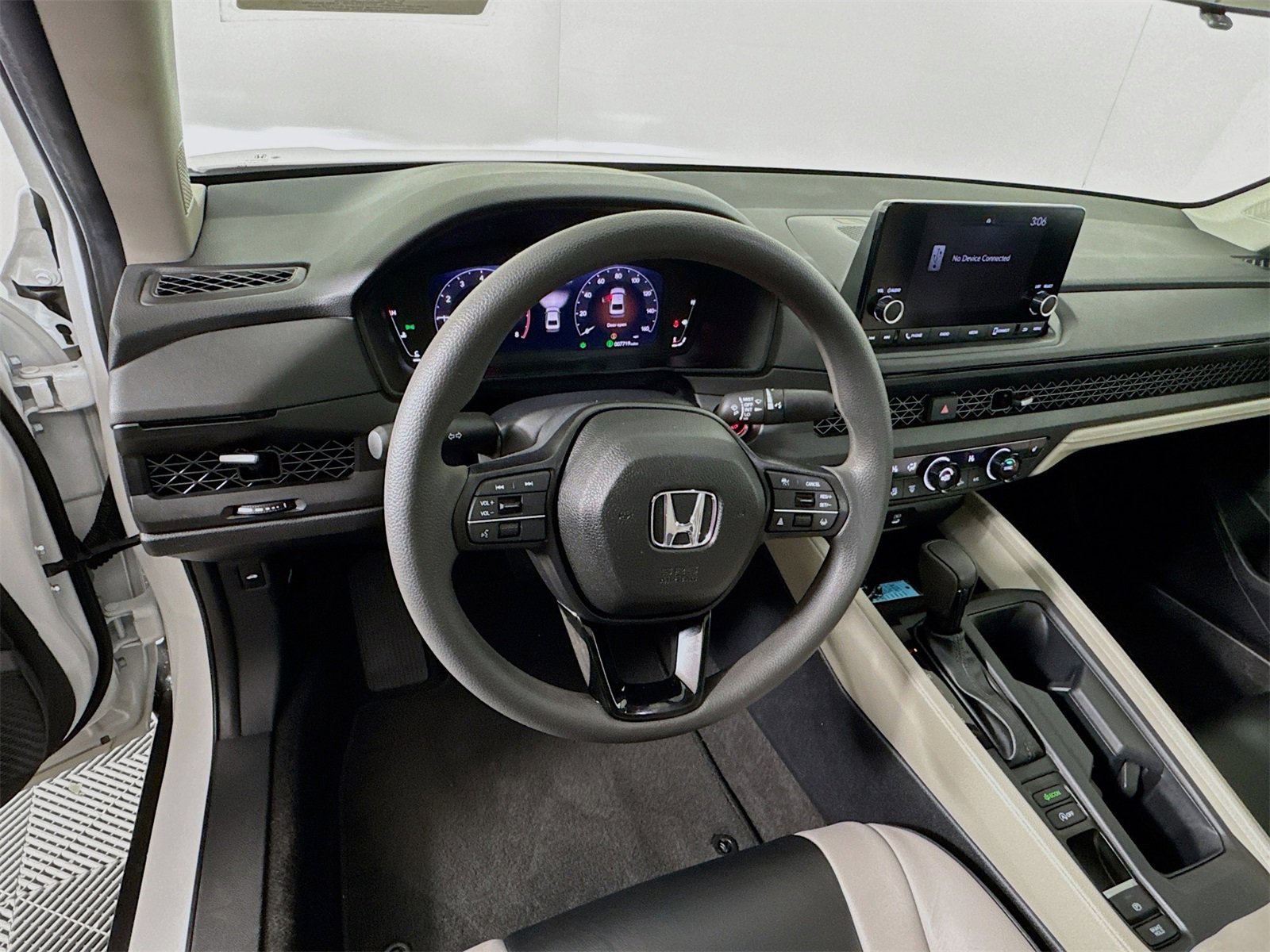 Used 2025 Honda Accord SE image 9