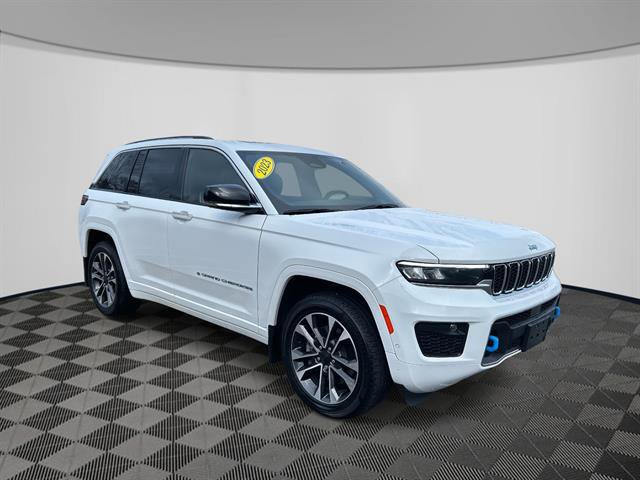 Used 2023 Jeep Grand Cherokee Overland w/ Luxury Tech Group IV image 3