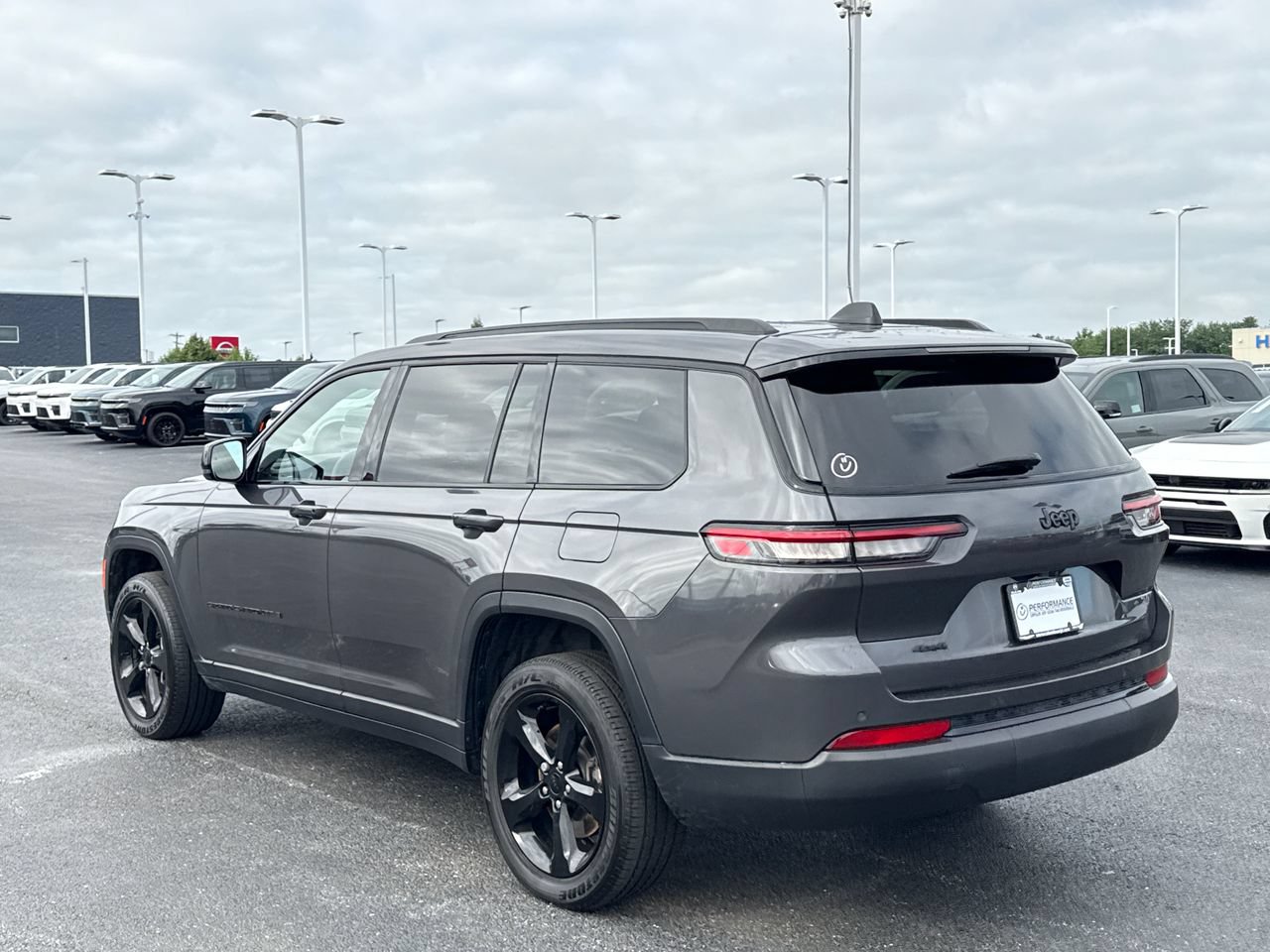 Used 2023 Jeep Grand Cherokee L Laredo AWD/4WD image 5
