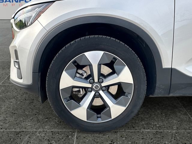 Used 2023 Volvo XC40 B5 Plus AWD/4WD image 14