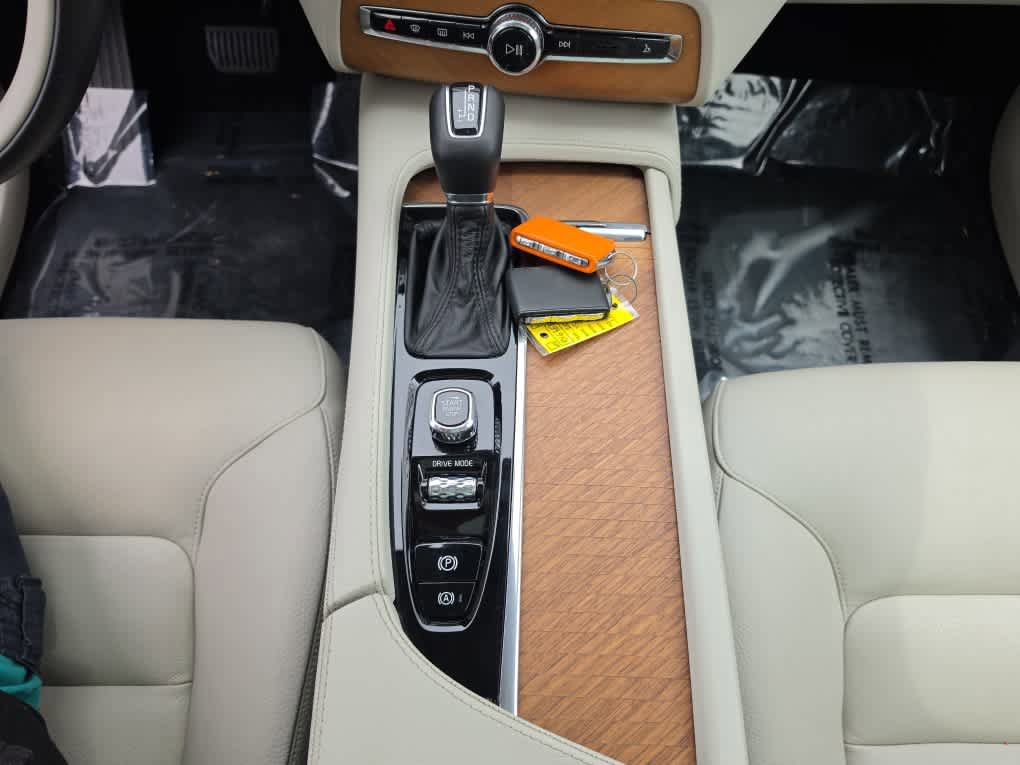 Used 2021 Volvo XC90 T6 Momentum w/ Climate Package AWD/4WD image 18
