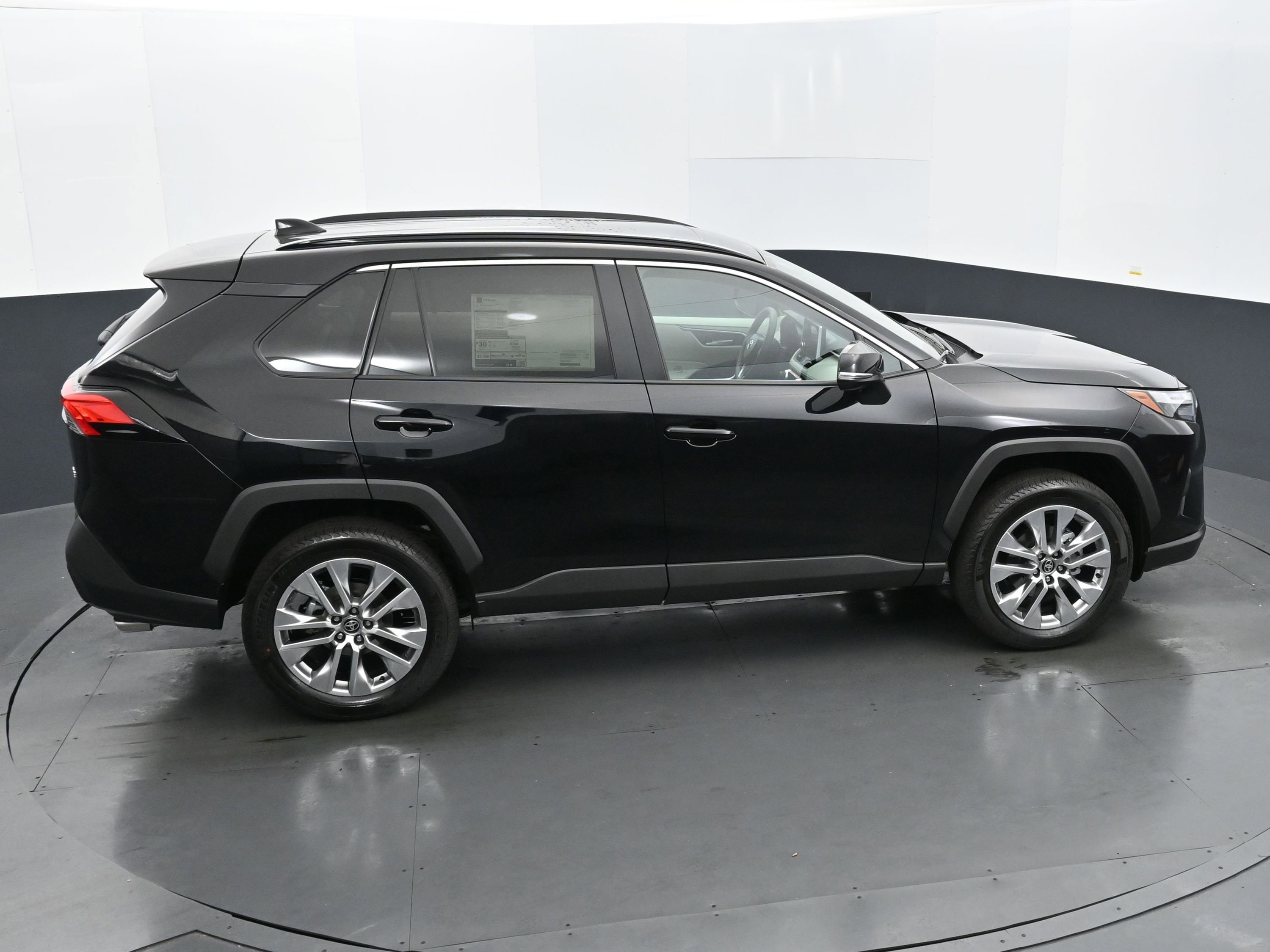 Used 2025 Toyota RAV4 XLE Premium image 33
