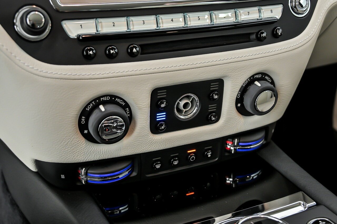 Used 2016 Rolls-Royce Ghost RWD image 37