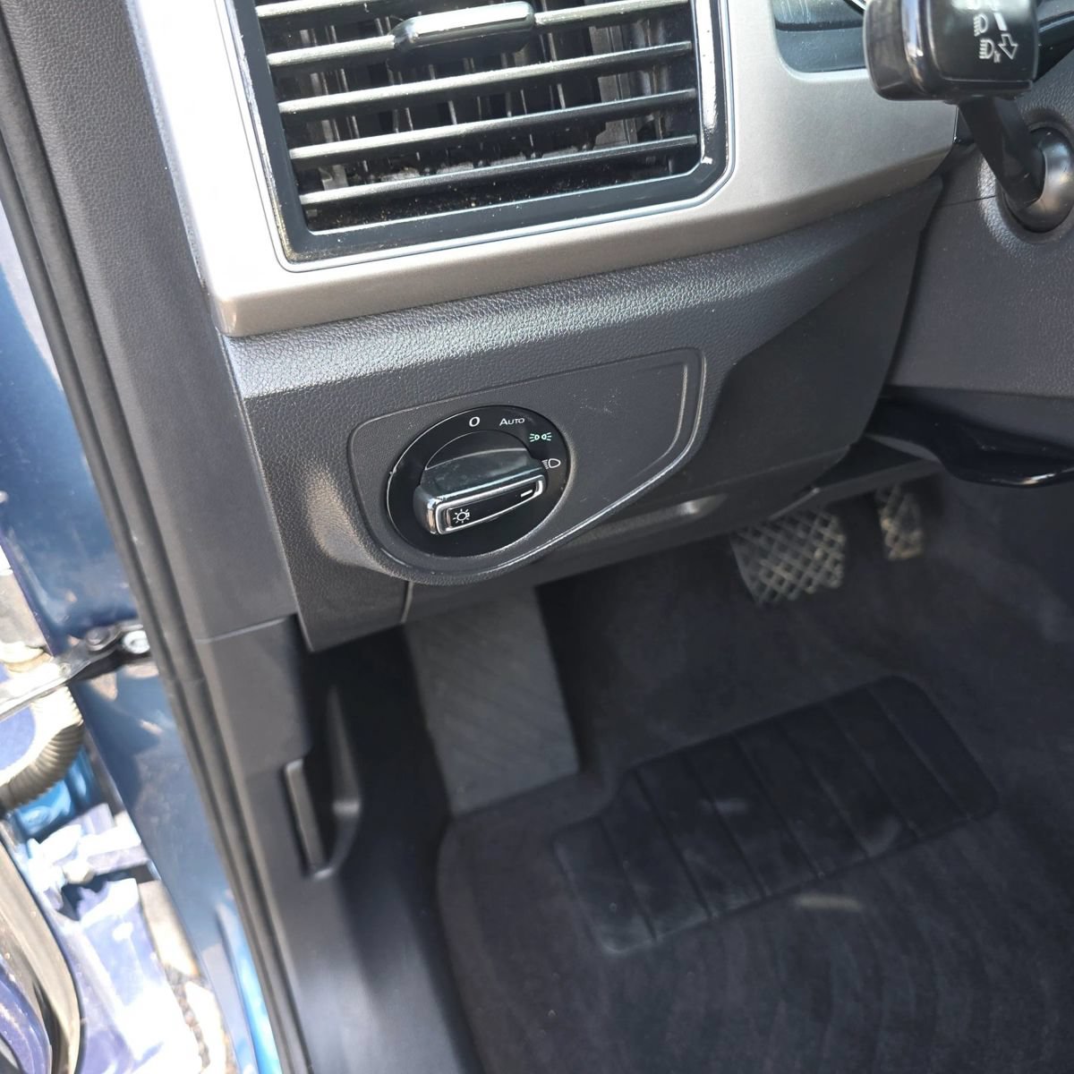 Used 2019 Volkswagen Atlas S FWD image 25