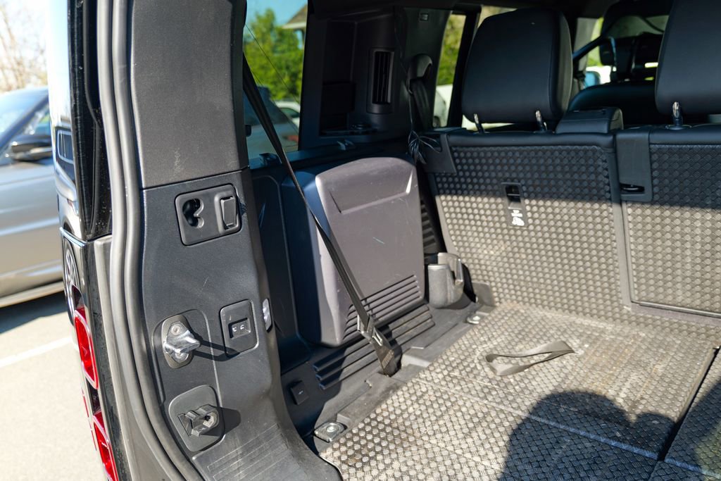 Used 2023 Land Rover Defender 110 X-Dynamic SE AWD/4WD image 57