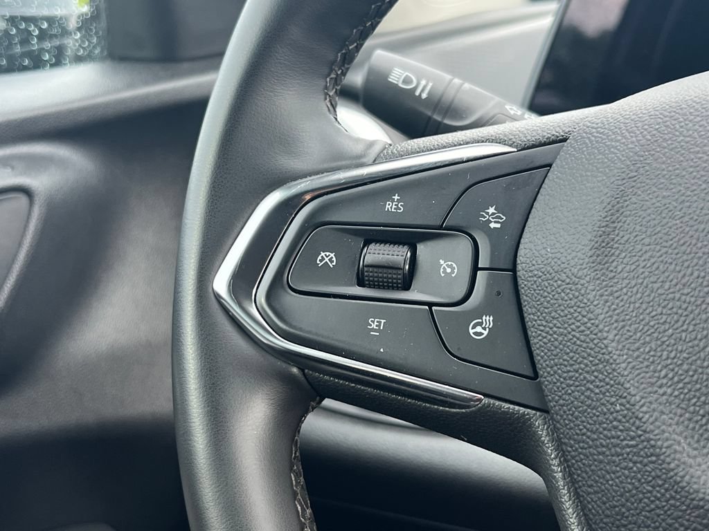 Used 2025 Chevrolet Trax LT w/ LT Convenience Package FWD image 22