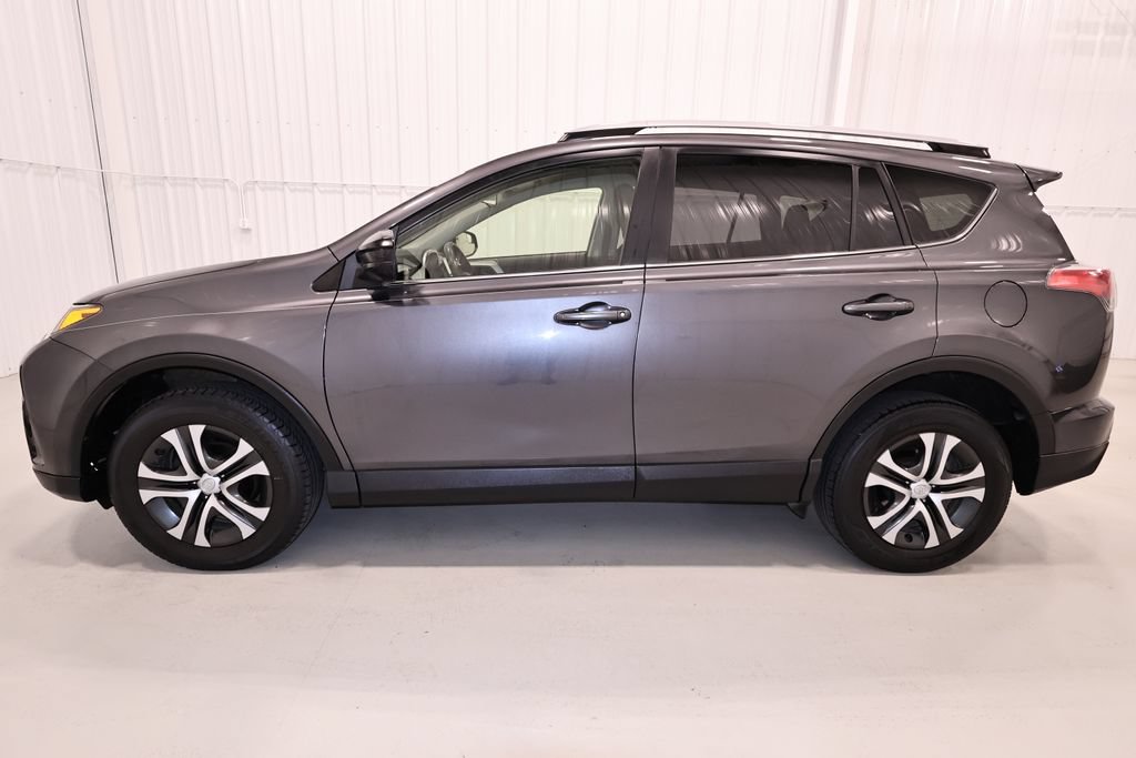 Used 2018 Toyota RAV4 LE w/ Carpet Mat Package AWD/4WD image 7