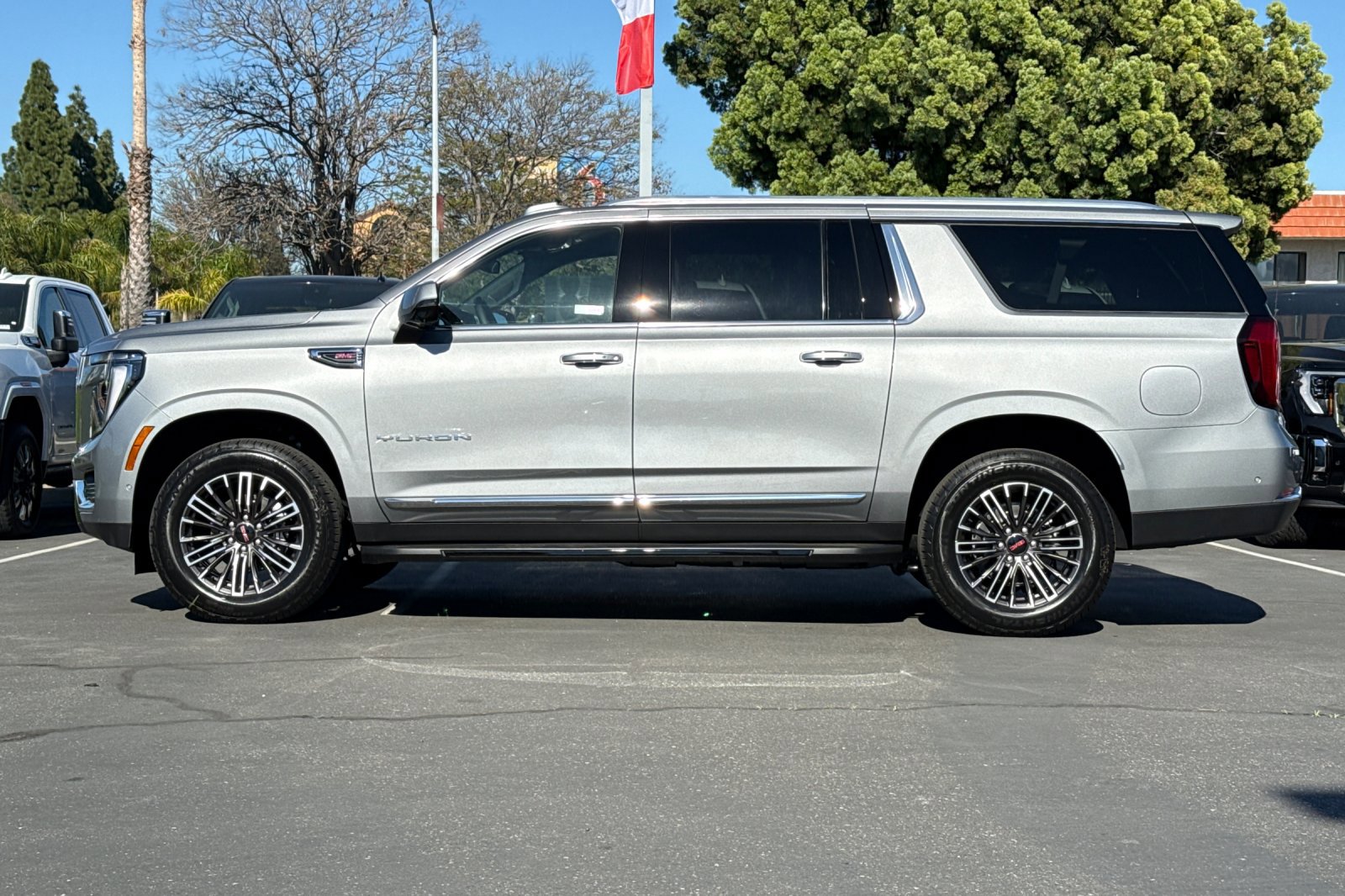 New 2026 GMC Yukon XL Elevation image 8