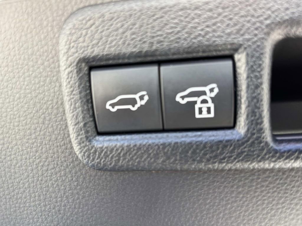 Used 2024 Toyota Venza XLE image 21