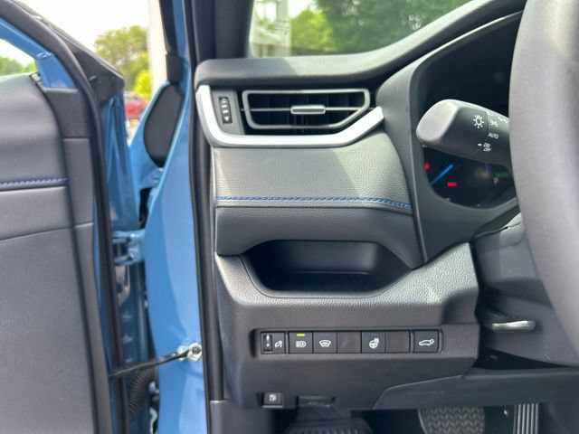 Used 2025 Toyota RAV4 XSE AWD/4WD image 29