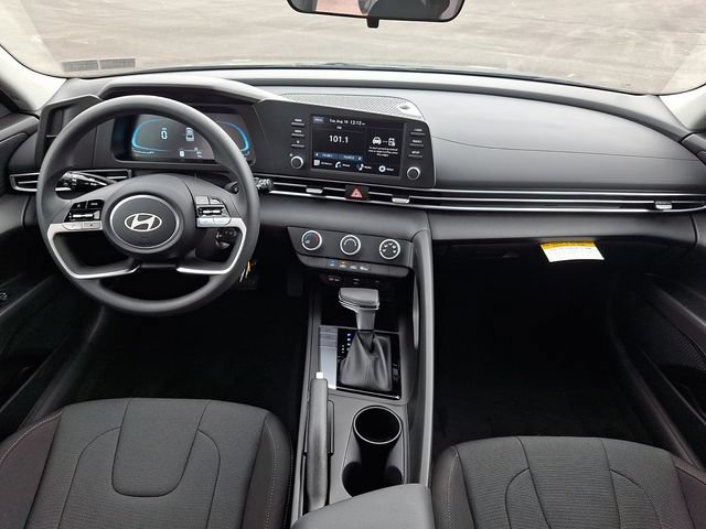New 2026 Hyundai Elantra SE FWD image 10