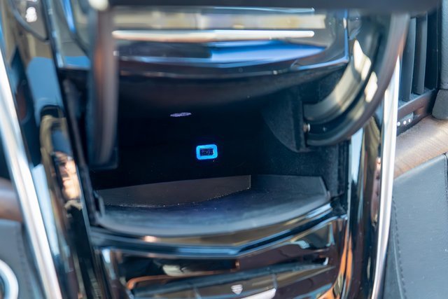 Used 2019 Cadillac Escalade Luxury image 38
