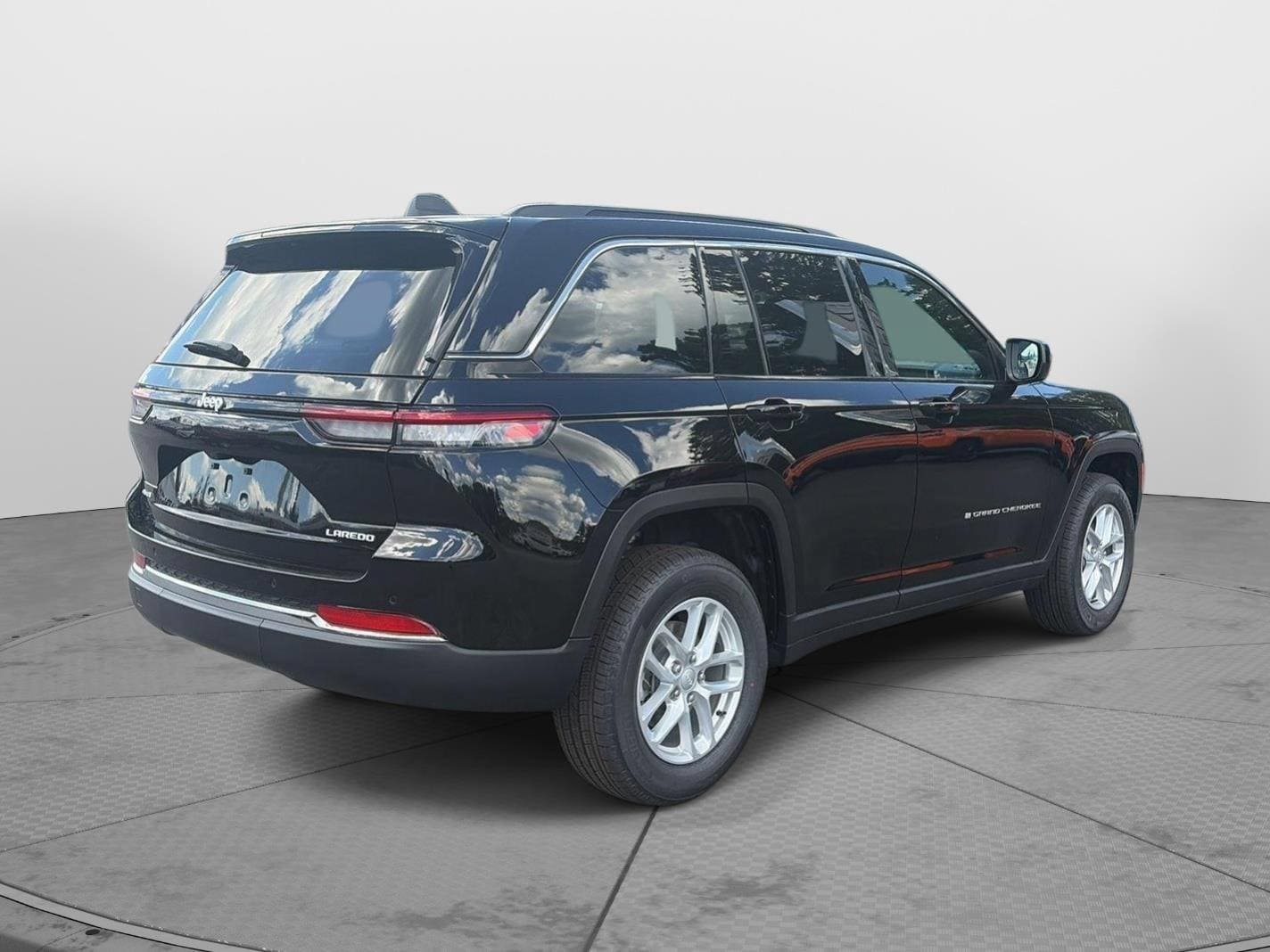 New 2026 Jeep Grand Cherokee Laredo X AWD/4WD image 7