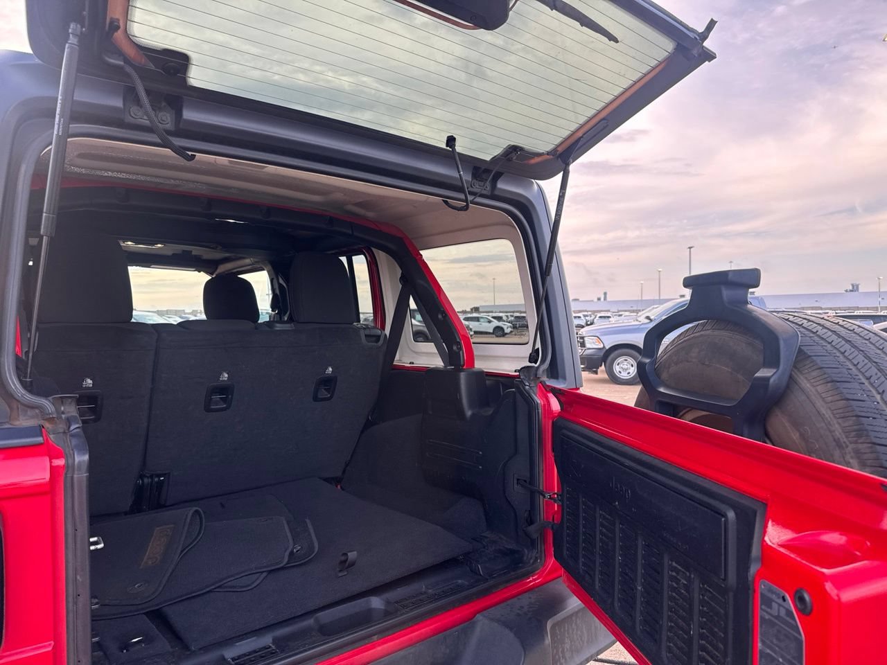 Used 2023 Jeep Wrangler Unlimited Sport AWD/4WD image 31