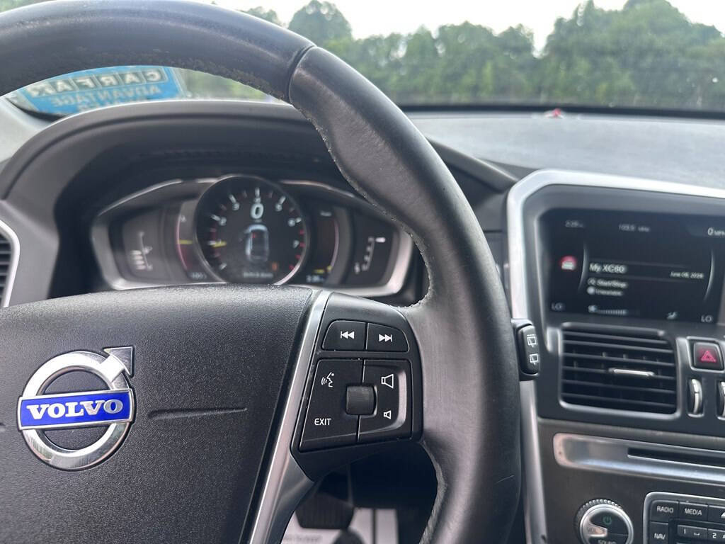 Used 2015 Volvo XC60 T5 Premier w/ Proximity Package FWD image 14