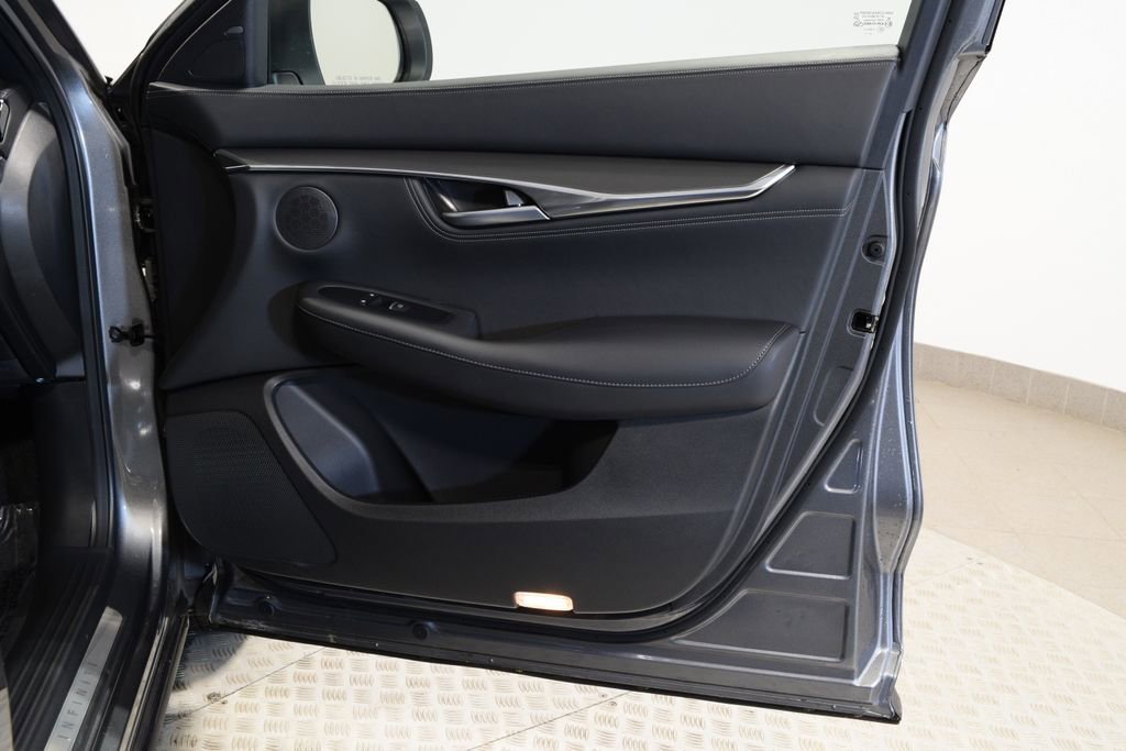 Certified 2025 INFINITI QX55 Luxe w/ Cargo Package image 33