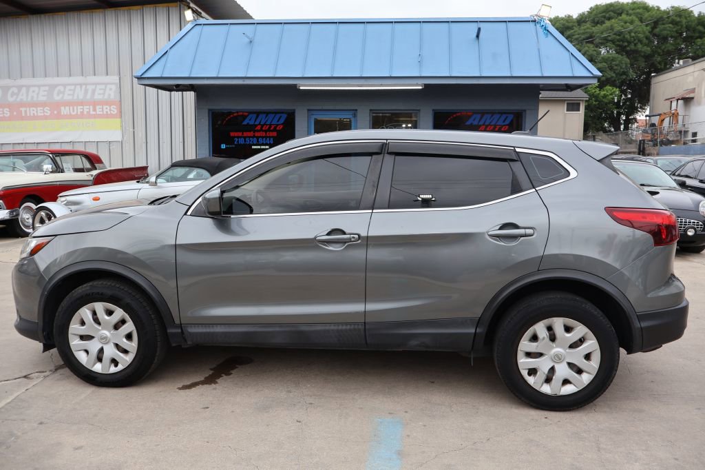 Used 2018 Nissan Rogue Sport S image 4