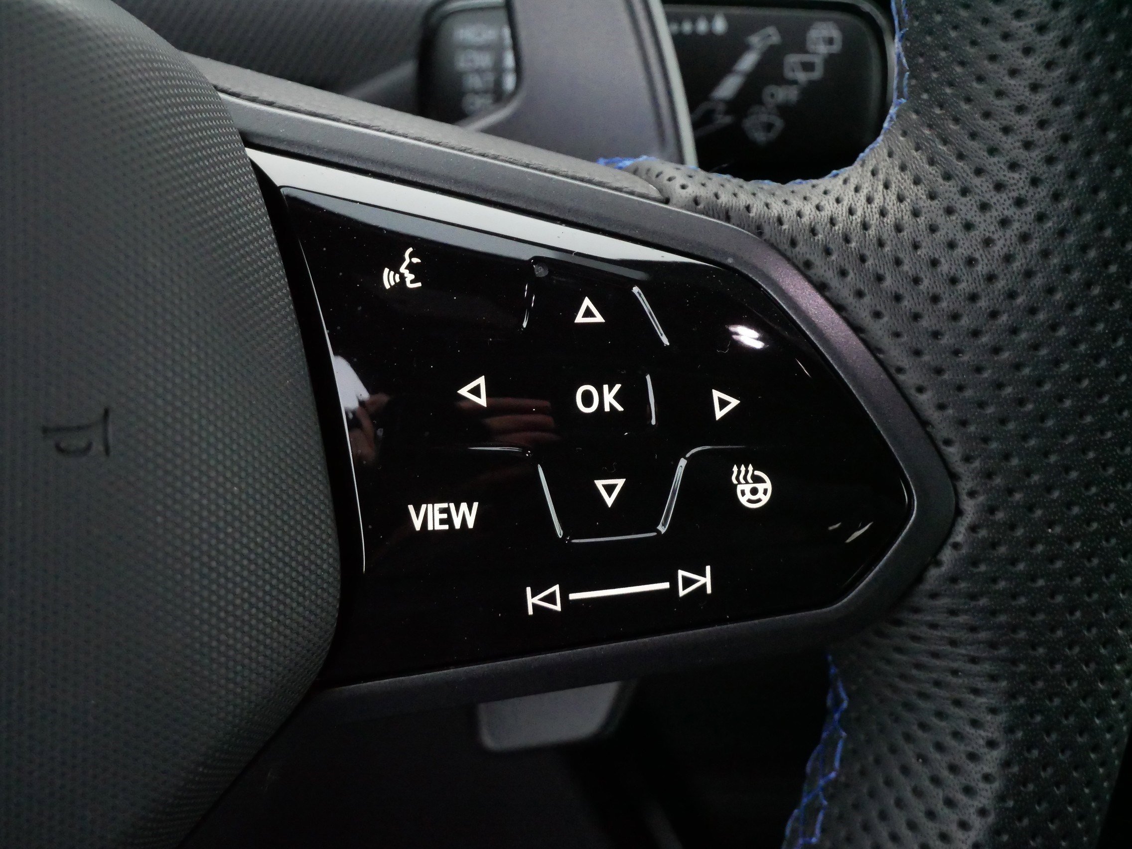 Used 2025 Volkswagen Golf image 25