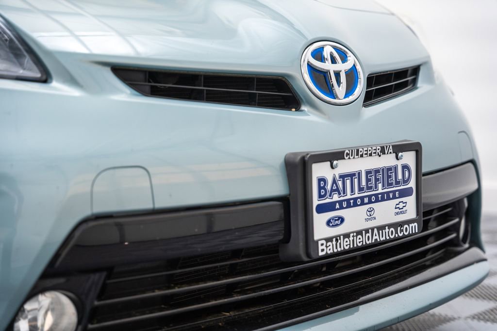 Used 2015 Toyota Prius Five FWD image 11