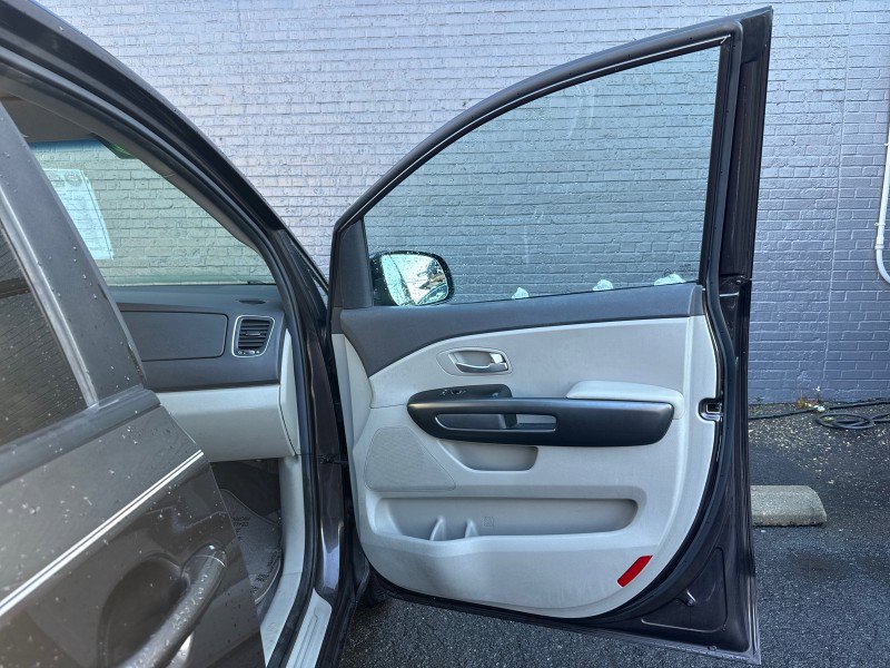 Used 2016 Kia Sedona LX w/ LX Essentials Premium Package image 11