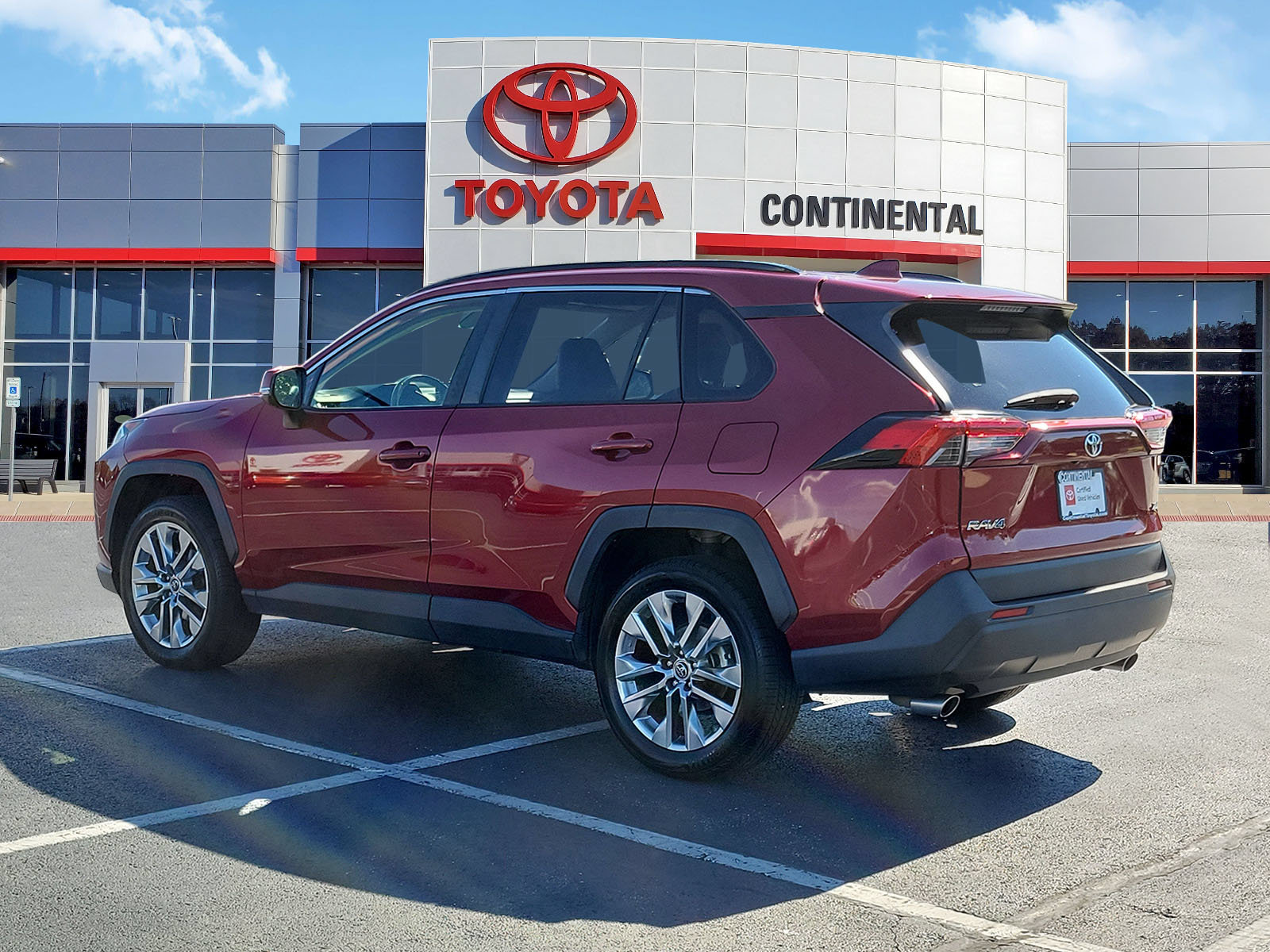 Certified 2019 Toyota RAV4 XLE Premium FWD image 4