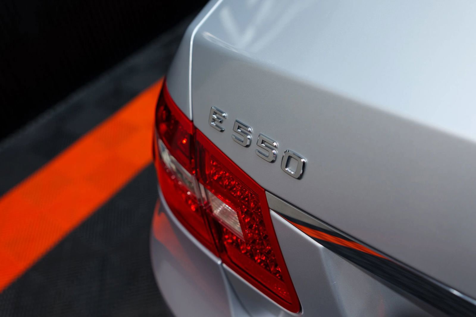 Used 2010 Mercedes-Benz E 550 4MATIC Sedan image 19