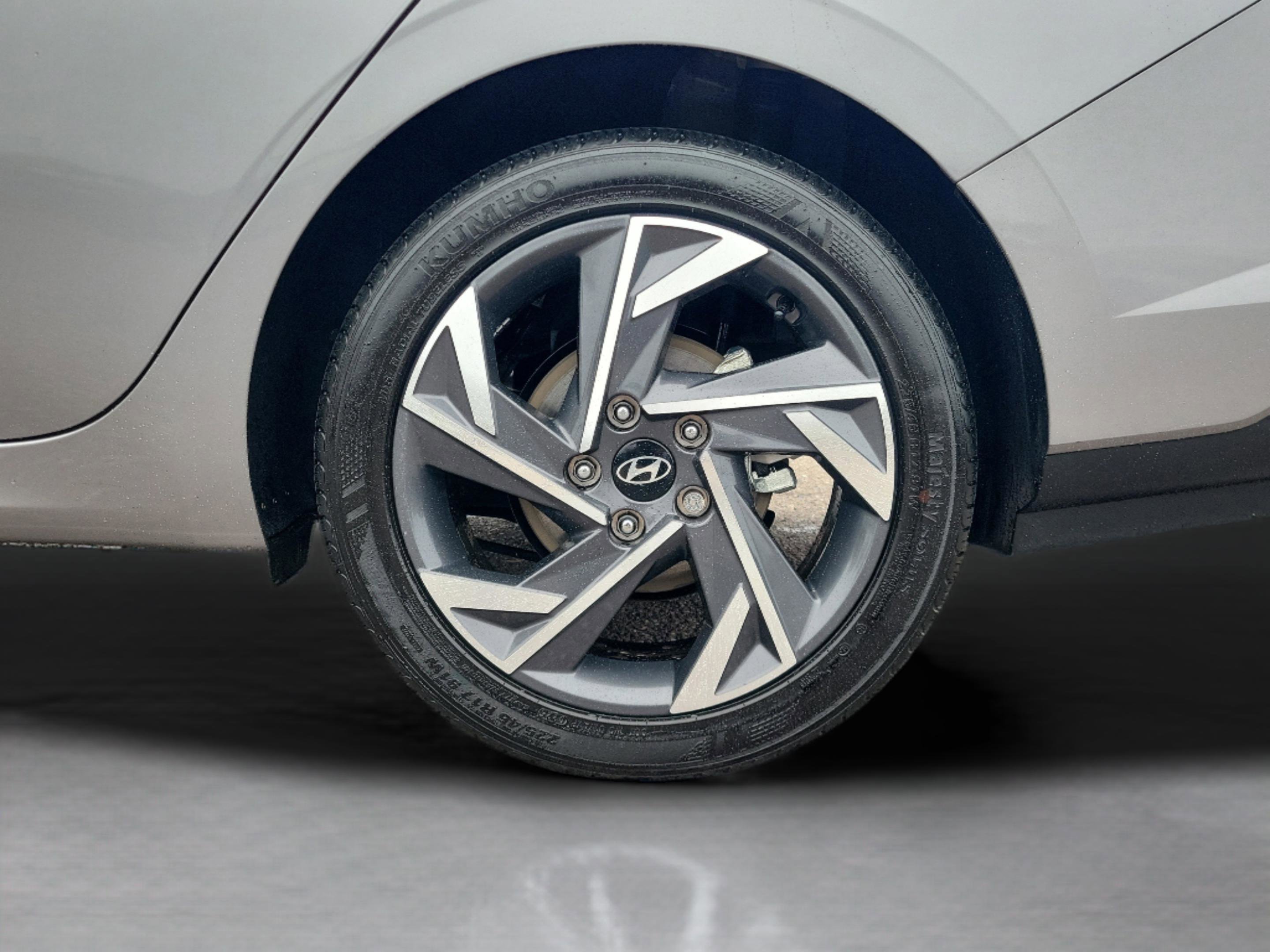 Certified 2025 Hyundai Elantra Sport image 6