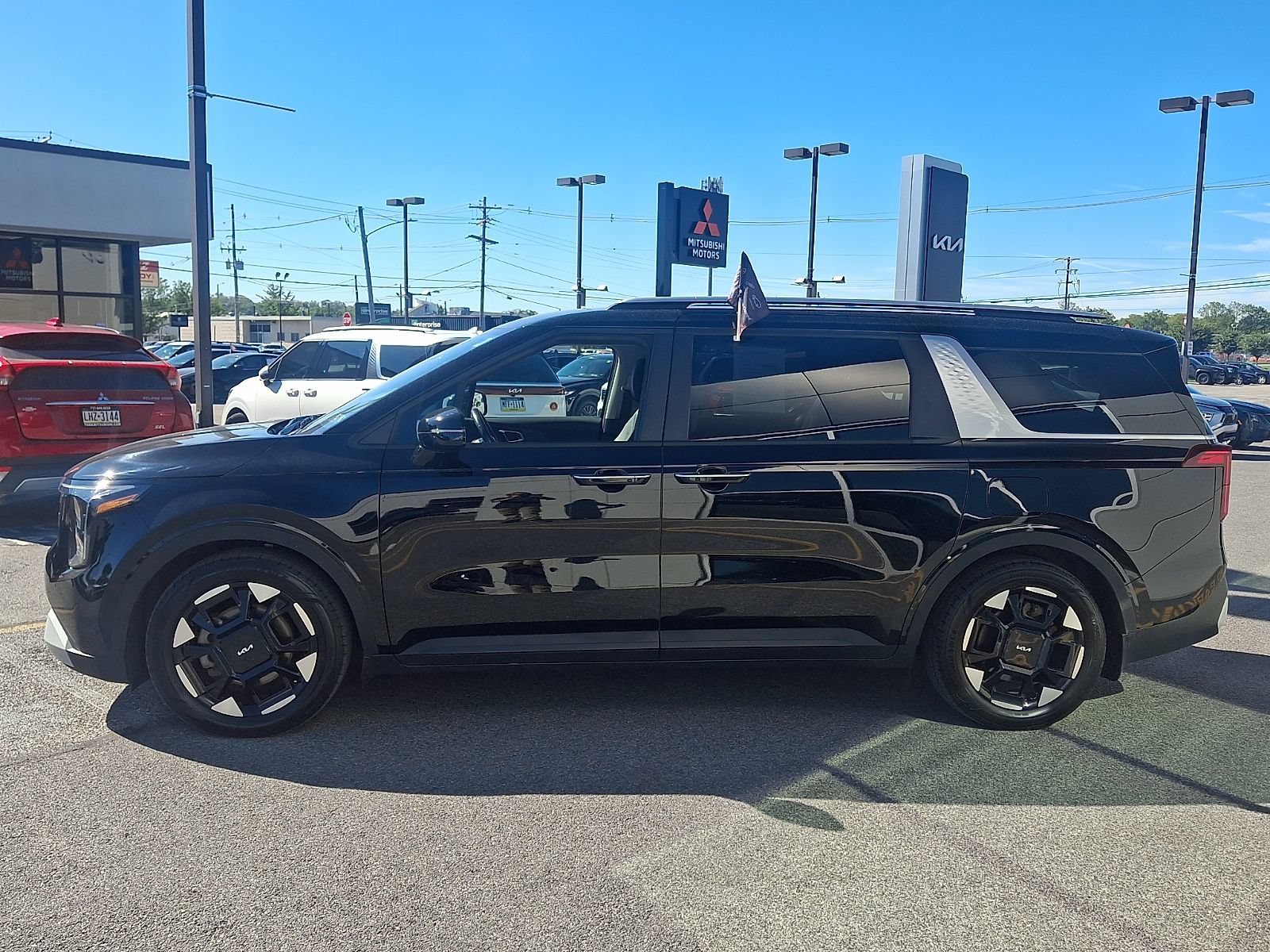 Certified 2025 Kia Carnival EX FWD image 5