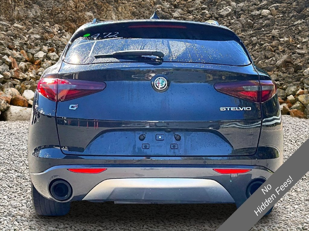 Used 2023 Alfa Romeo Stelvio Ti AWD/4WD image 4