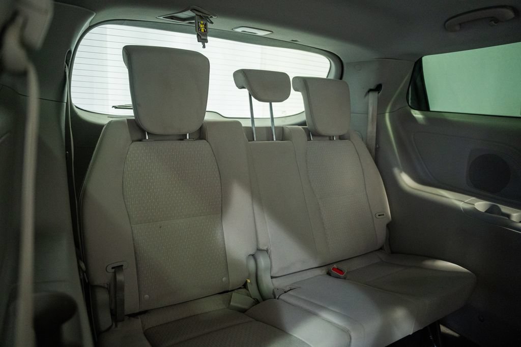 Used 2018 Kia Sedona LX FWD image 28