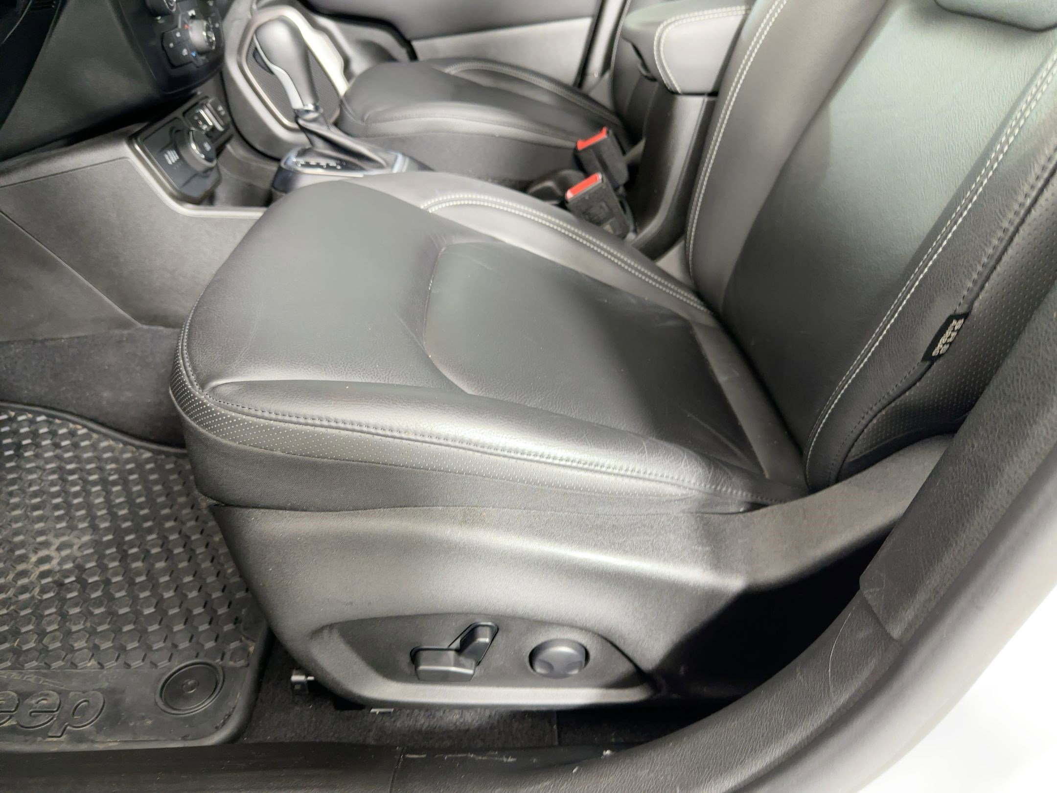 Used 2023 Jeep Renegade Limited w/ Limited Elite Group image 11