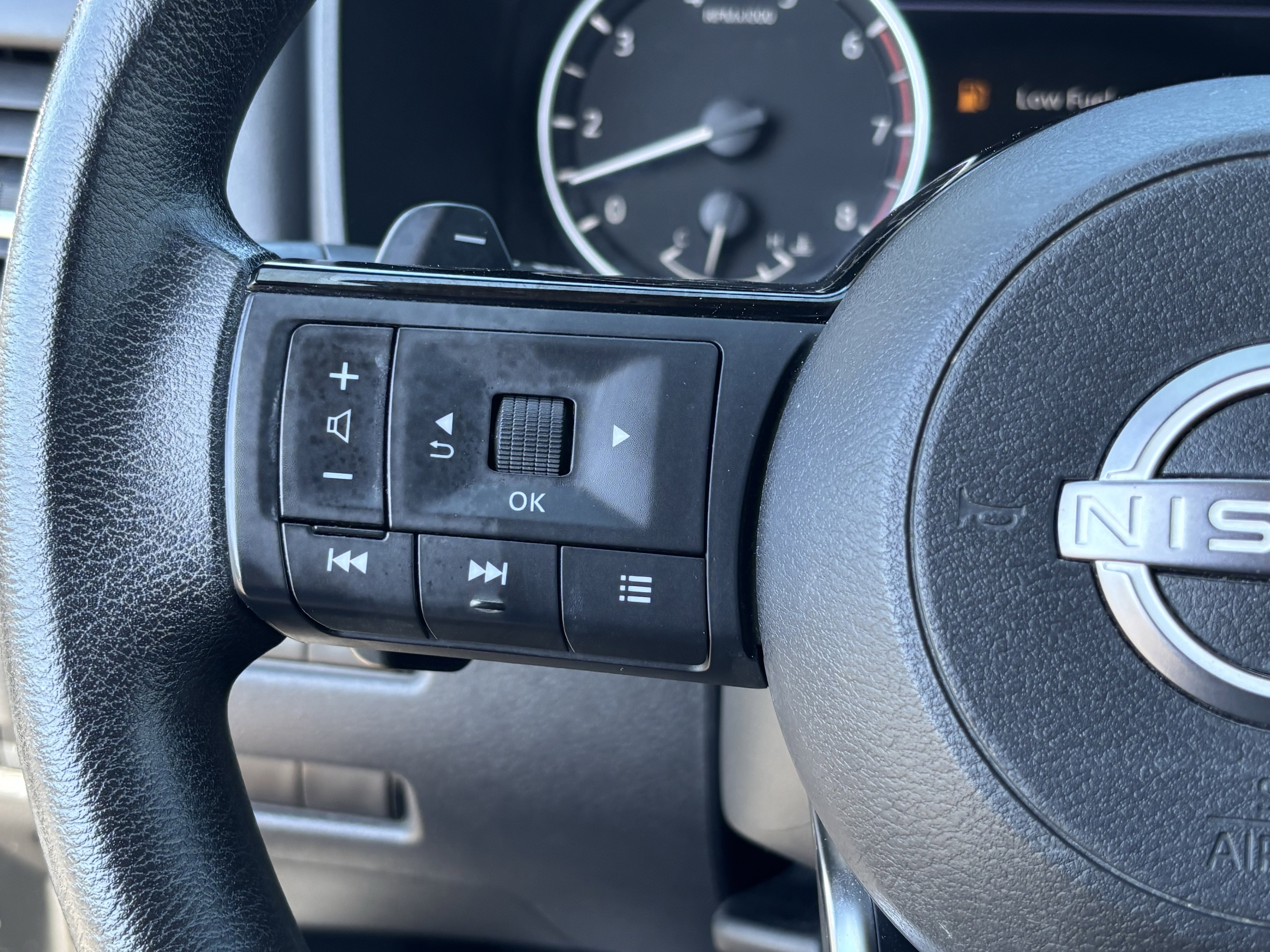 Used 2023 Nissan Rogue SV FWD image 28