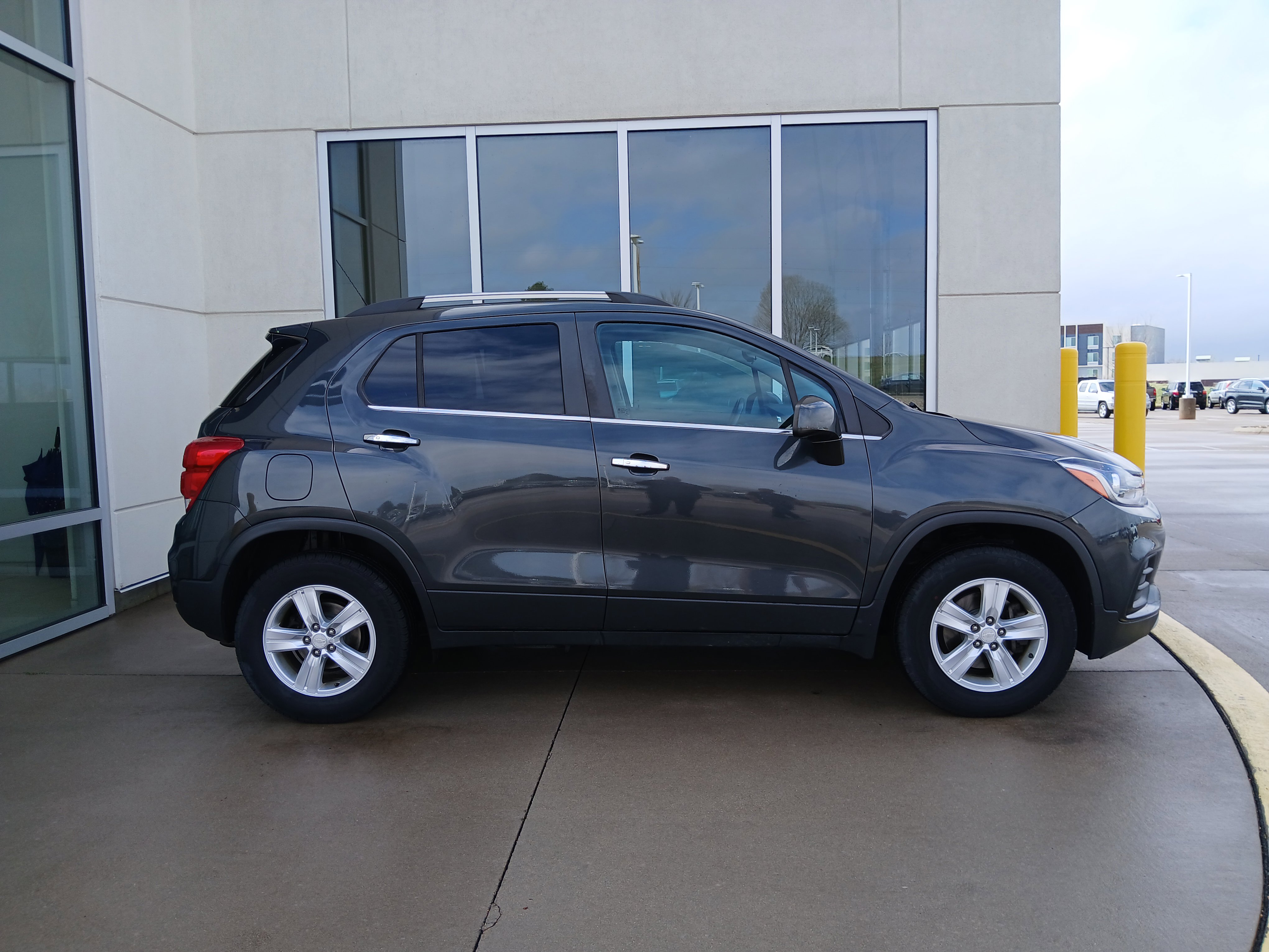 Used 2017 Chevrolet Trax LT w/ Driver Confidence Package AWD/4WD image 6