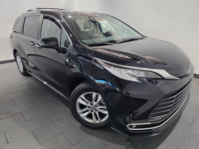 Used 2024 Toyota Sienna Limited AWD/4WD image 7
