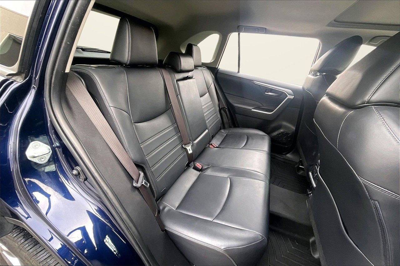 Used 2020 Toyota RAV4 XLE Premium image 25