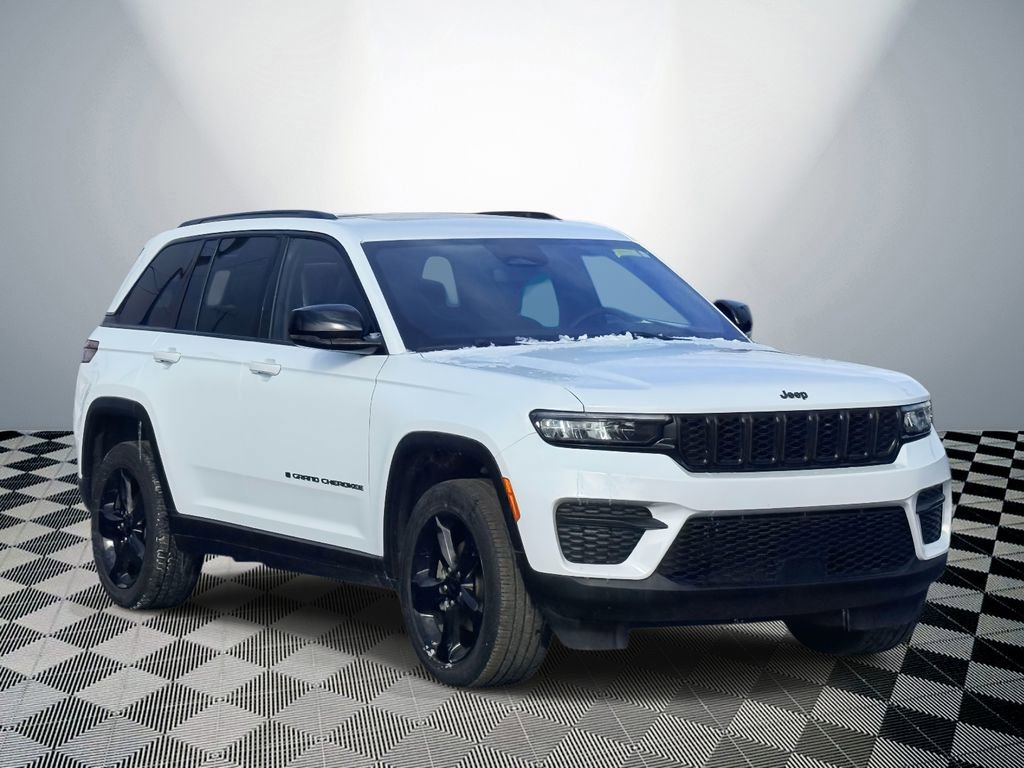 Used 2024 Jeep Grand Cherokee Altitude image 4