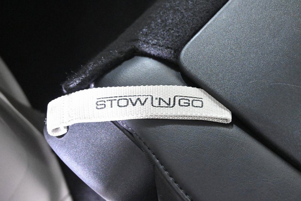 Used 2024 Chrysler Pacifica Touring-L image 16