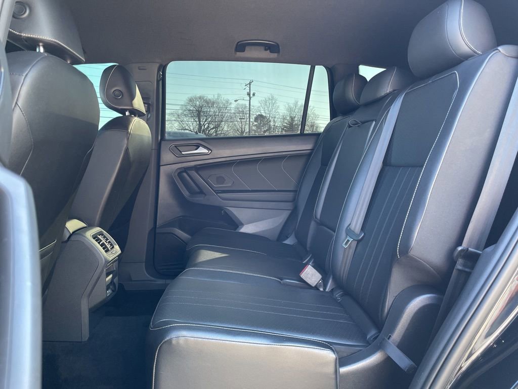 Used 2022 Volkswagen Tiguan SE R-Line image 39