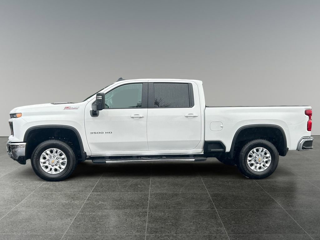 Used 2025 Chevrolet Silverado 3500 LT image 4