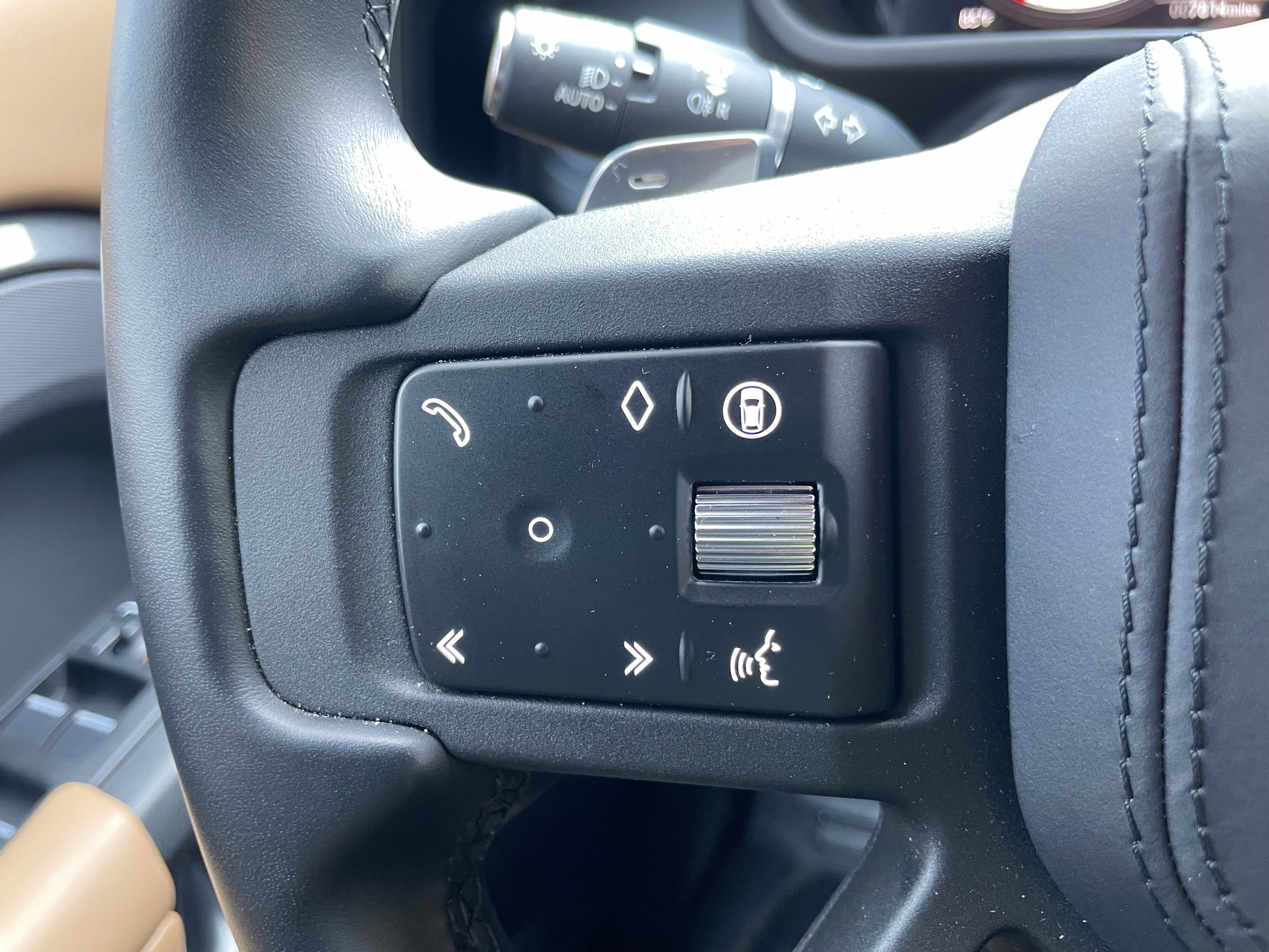 Certified 2025 Land Rover Defender 110 V8 AWD/4WD image 23