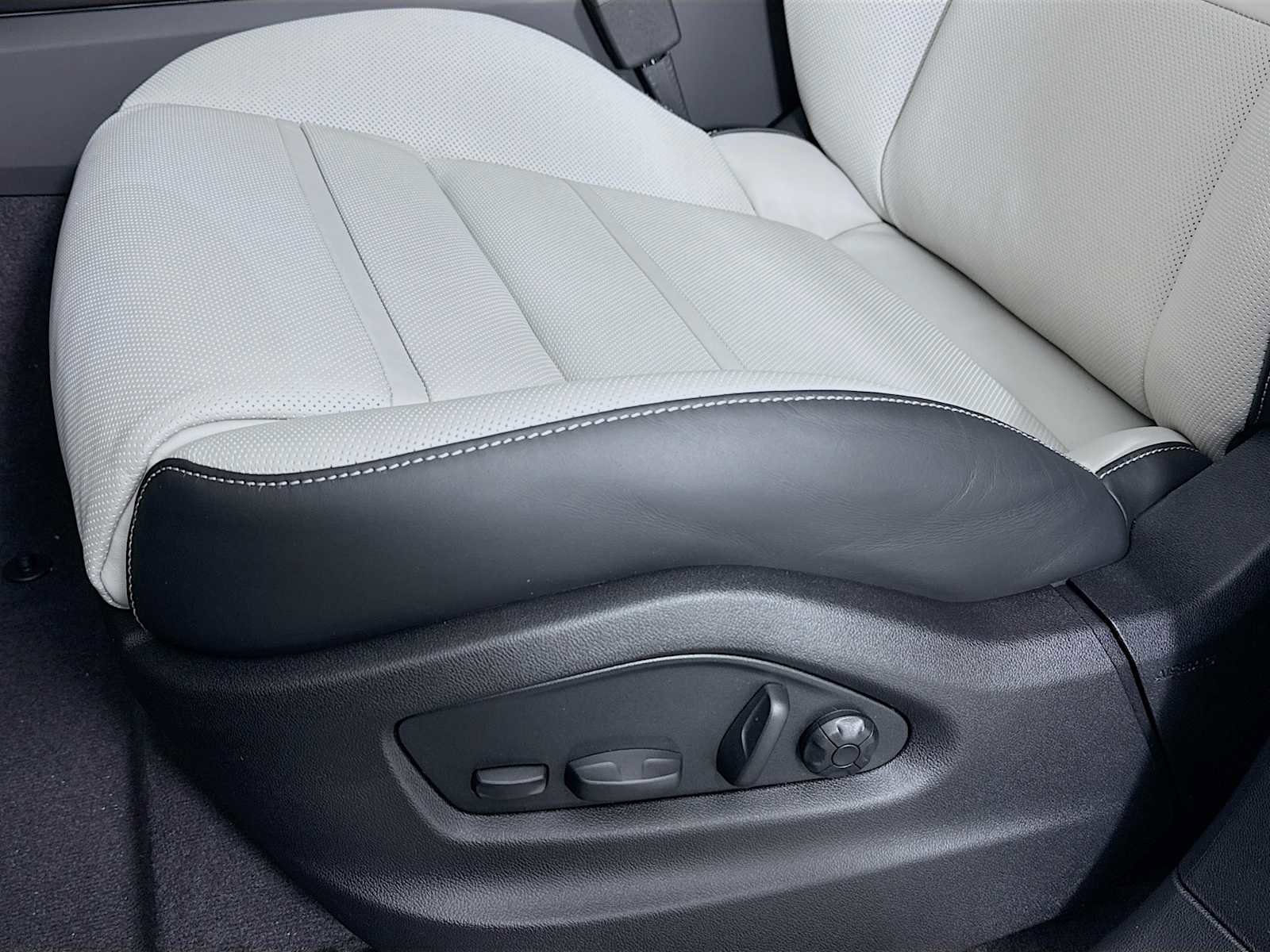 New 2026 Porsche Cayenne Coupe image 13