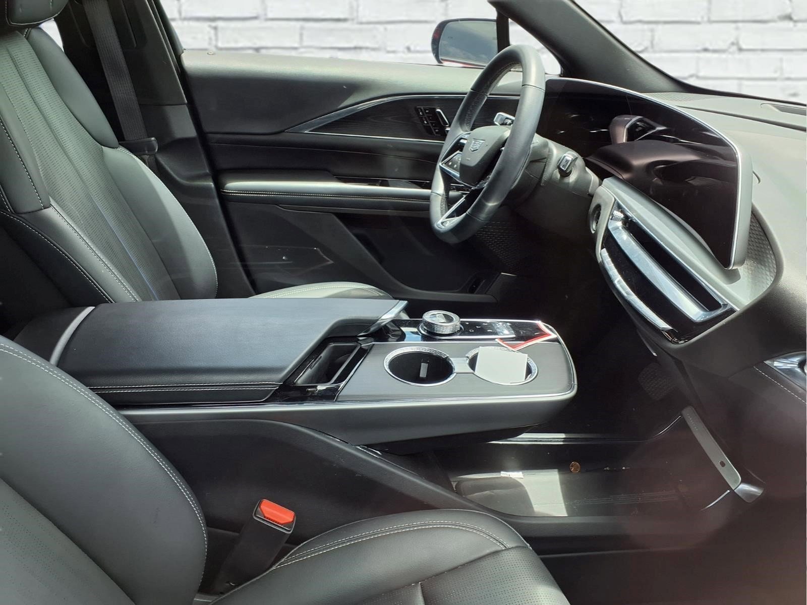 Used 2024 Cadillac Lyriq Sport RWD image 6