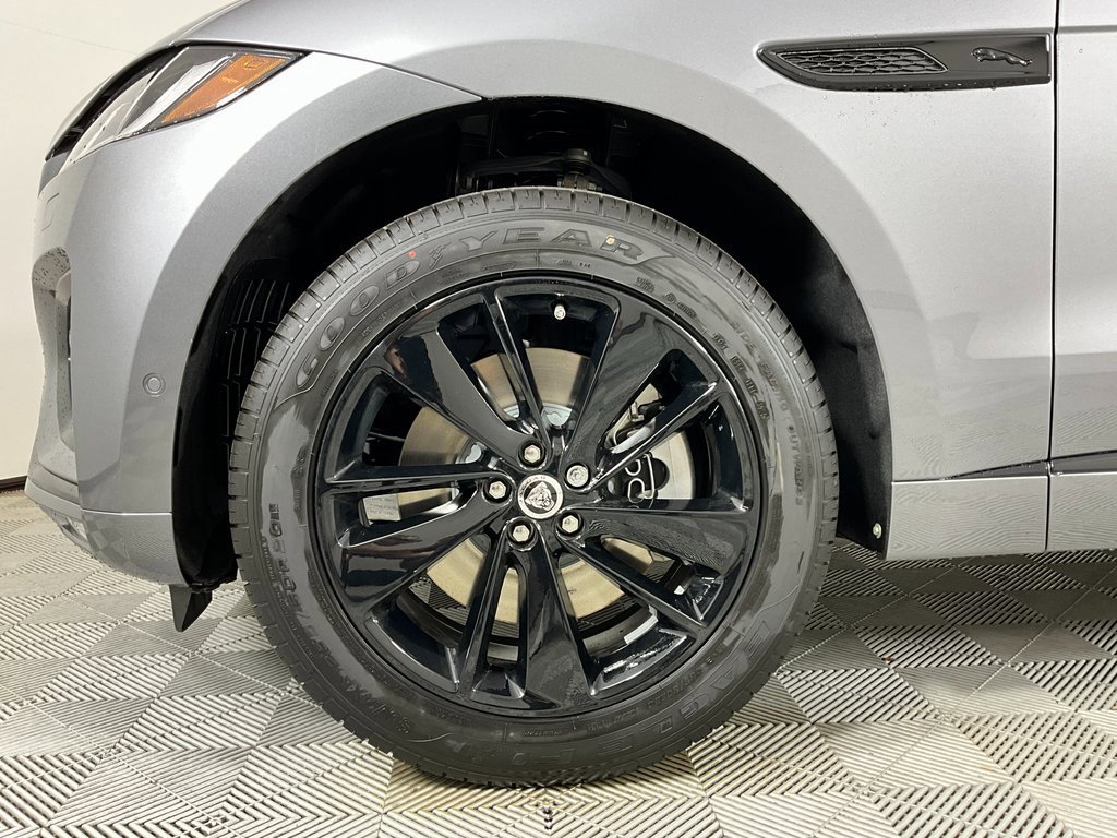 New 2026 Jaguar F-PACE R-Dynamic S image 9