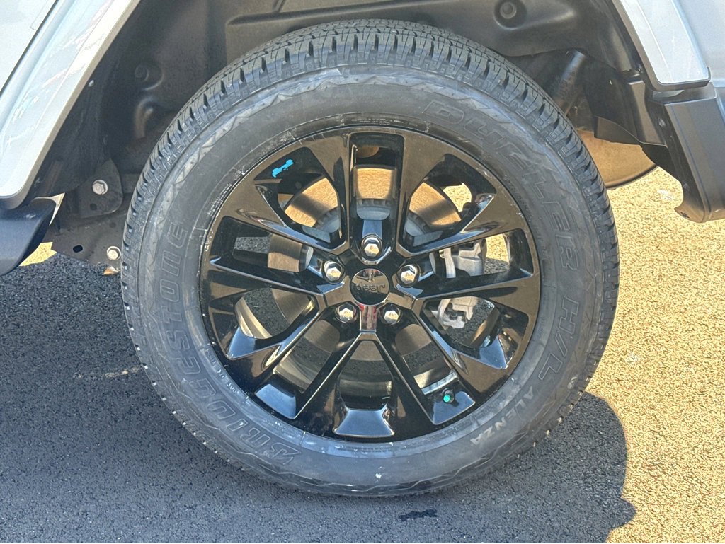 Used 2022 Jeep Wrangler Unlimited Sahara w/ Cold Weather Group image 7