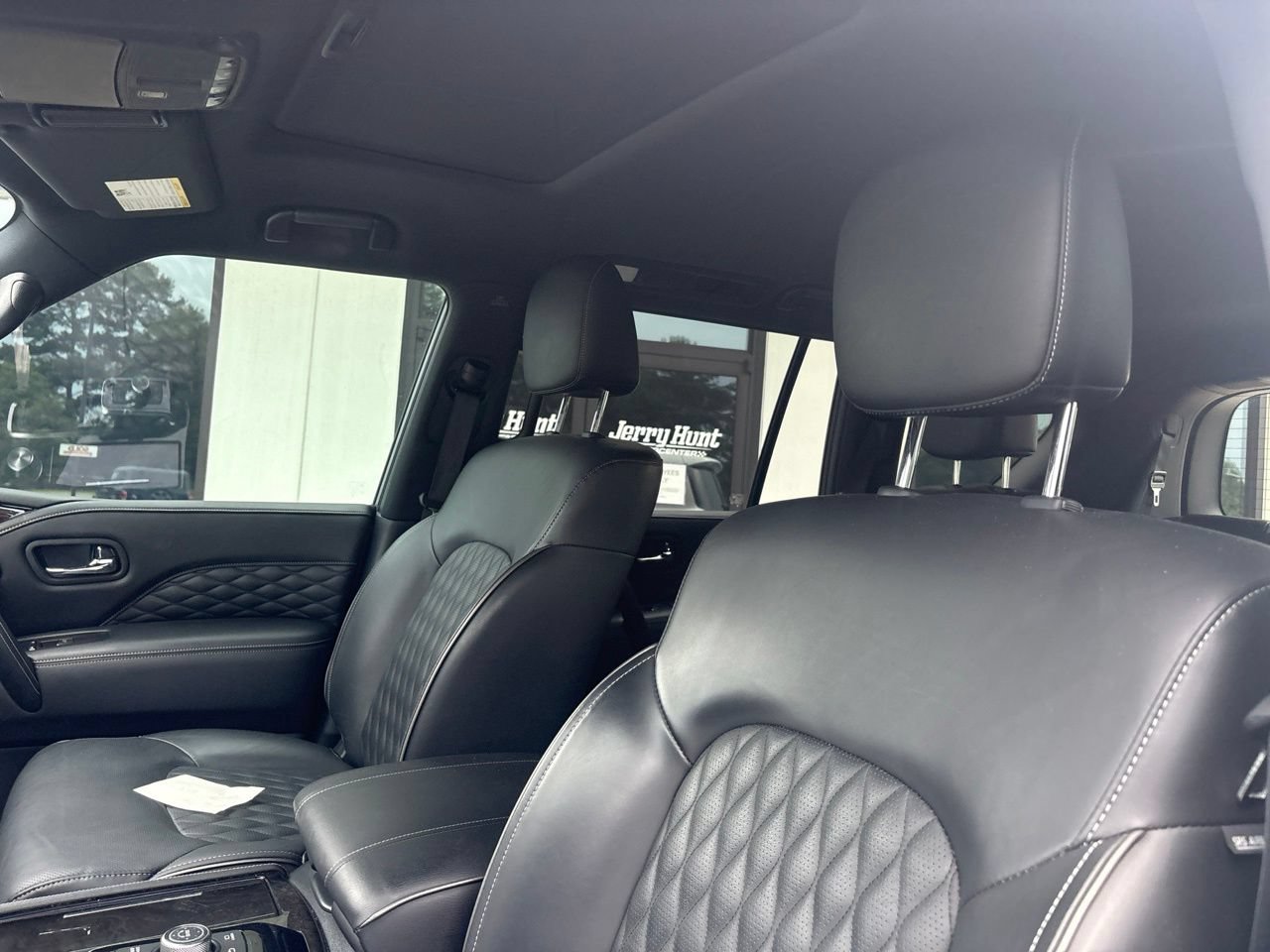 Used 2024 INFINITI QX80 Sensory AWD/4WD image 3