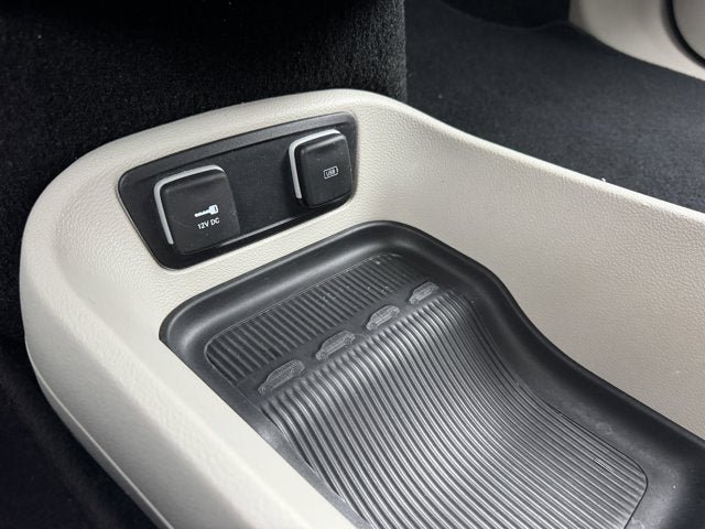 Used 2020 Chrysler Voyager Lxi FWD image 26
