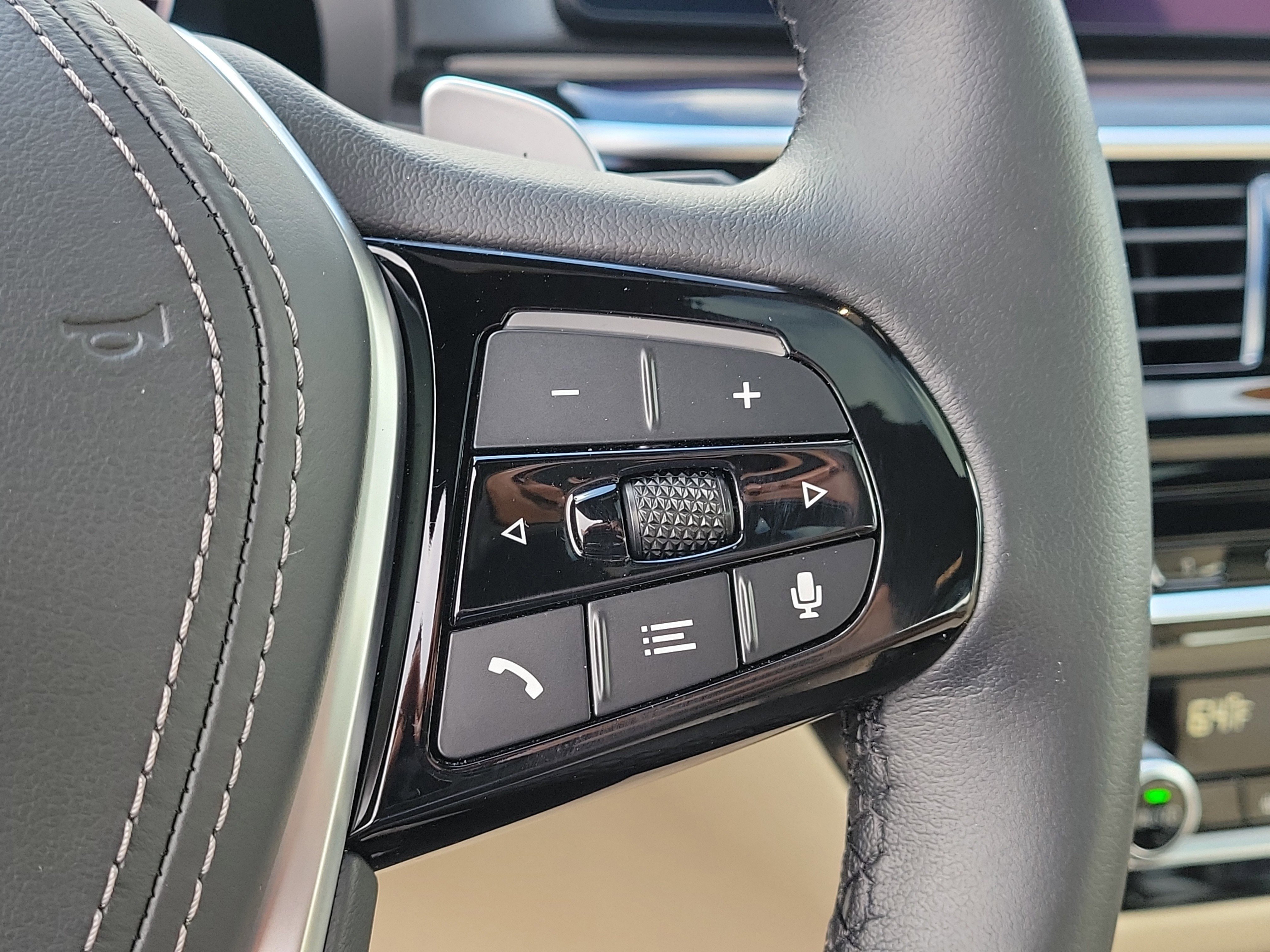 Used 2022 BMW 540i w/ Premium Package image 34