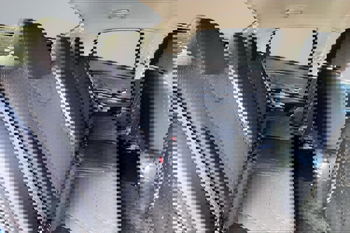 Used 2021 Hyundai Elantra SE image 26